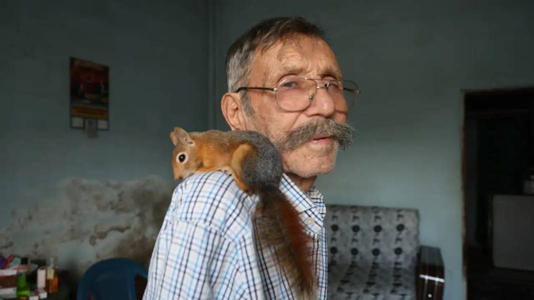 Evlatları Yok Sincabı Var! Adana'da Yürek Isıtan Dostluk 1